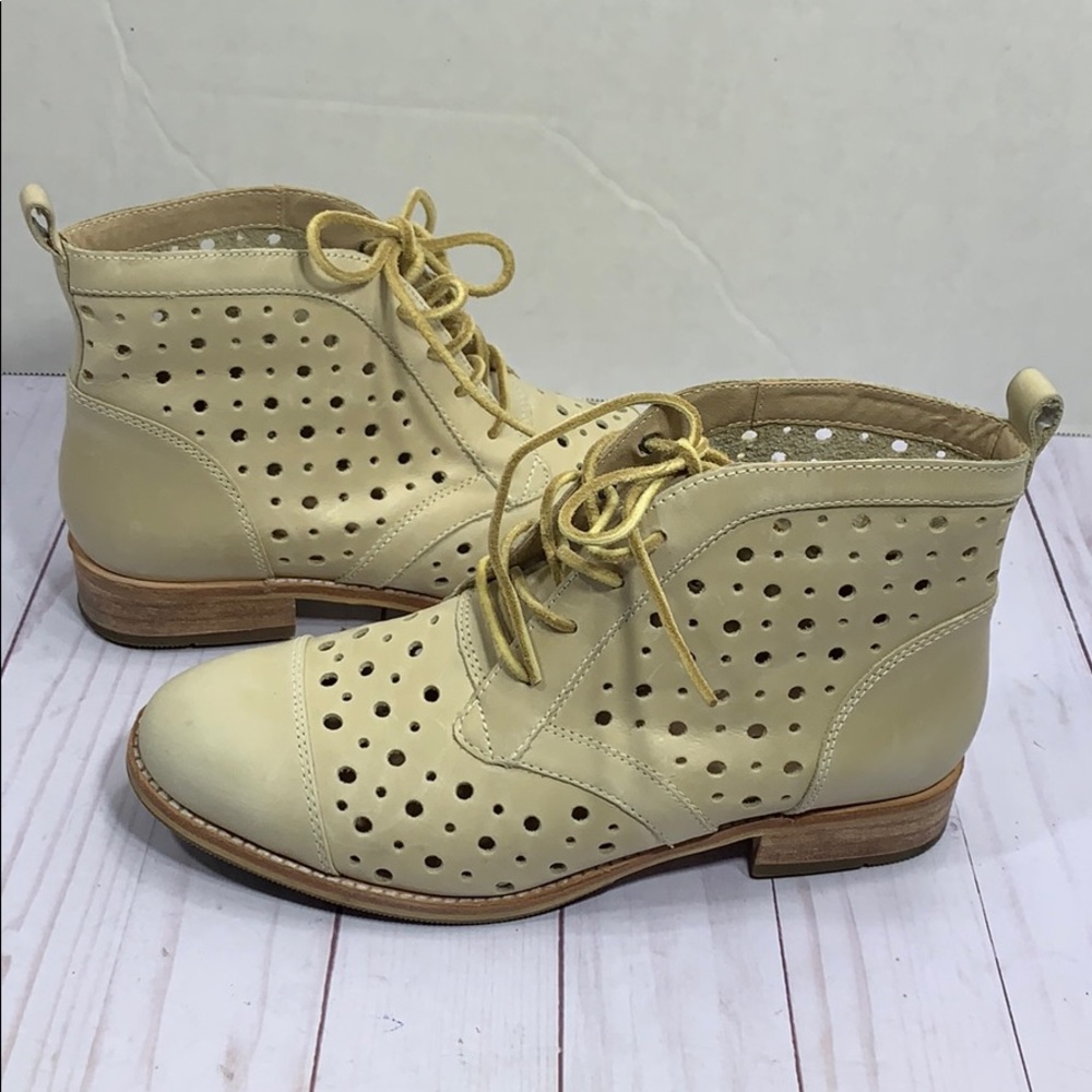 Caterpillar perforated capped toe leather boot